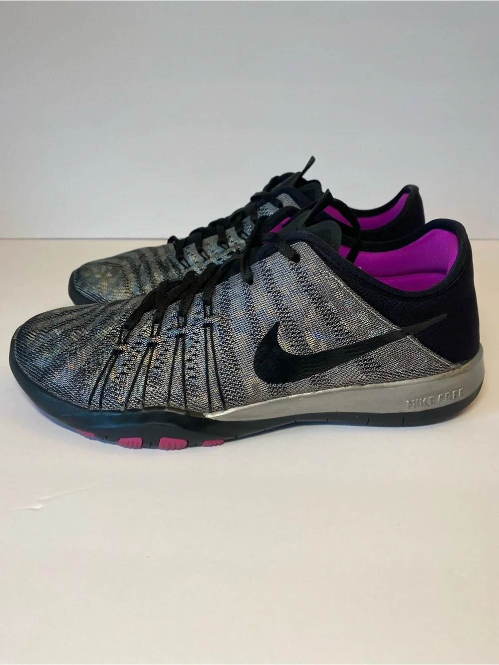 Nike Free TR 6 Women’s Size 8.5 Metallic Silver Black Pink Training 849805-002